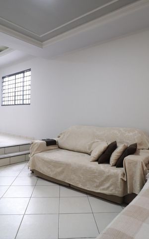 Casa para alugar com 148m², 3 quartos e 2 vagasSala