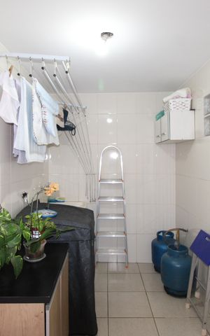 Casa à venda com 130m², 3 quartos e 1 vagaÁrea de Serviço
