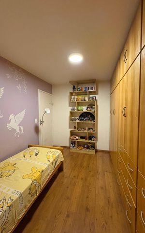 Casa à venda com 250m², 4 quartos e 2 vagas Casa à venda com 250m², 4 quartos e 2 vagasQuarto