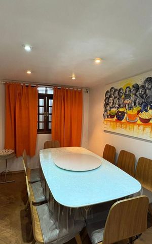 Casa à venda com 250m², 4 quartos e 2 vagas Casa à venda com 250m², 4 quartos e 2 vagasSala