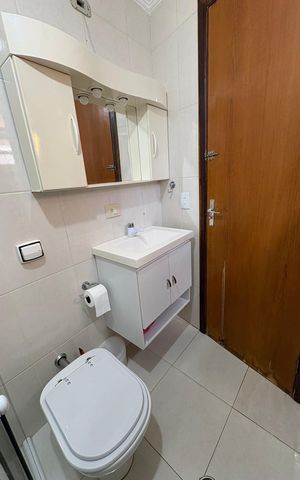 Casa à venda com 250m², 4 quartos e 2 vagas Casa à venda com 250m², 4 quartos e 2 vagasBanheiro