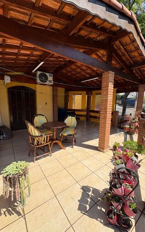 Casa à venda com 250m², 4 quartos e 2 vagas Casa à venda com 250m², 4 quartos e 2 vagasÁrea externa