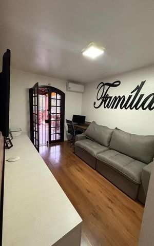 Casa à venda com 250m², 4 quartos e 2 vagas Casa à venda com 250m², 4 quartos e 2 vagasSala