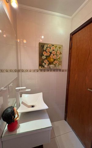 Casa à venda com 250m², 4 quartos e 2 vagas Casa à venda com 250m², 4 quartos e 2 vagasBanheiro