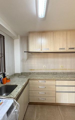 Casa à venda com 250m², 4 quartos e 2 vagas Casa à venda com 250m², 4 quartos e 2 vagasÁrea de serviço