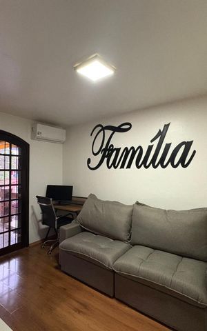 Casa à venda com 250m², 4 quartos e 2 vagas Casa à venda com 250m², 4 quartos e 2 vagasSala