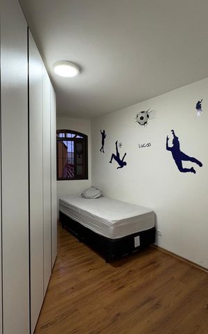 Casa à venda com 250m², 4 quartos e 2 vagas Casa à venda com 250m², 4 quartos e 2 vagasQuarto