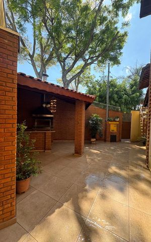 Casa à venda com 250m², 4 quartos e 2 vagas Casa à venda com 250m², 4 quartos e 2 vagasÁrea externa