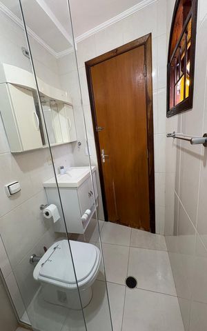 Casa à venda com 250m², 4 quartos e 2 vagas Casa à venda com 250m², 4 quartos e 2 vagasBanheiro