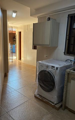 Casa à venda com 250m², 4 quartos e 2 vagas Casa à venda com 250m², 4 quartos e 2 vagasÁrea de serviço