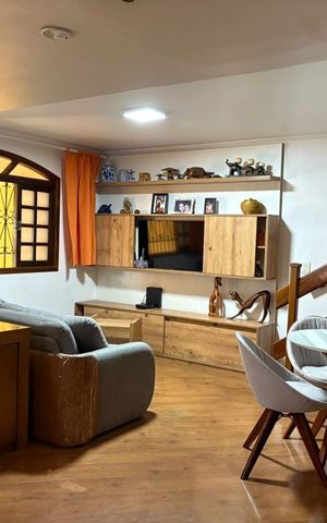 Casa à venda com 250m², 4 quartos e 2 vagas Casa à venda com 250m², 4 quartos e 2 vagasSala