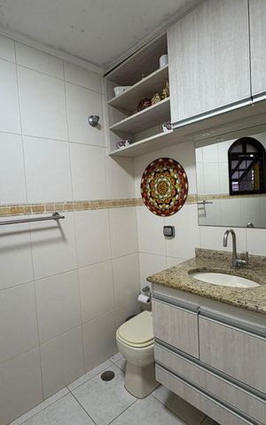 Casa à venda com 250m², 4 quartos e 2 vagas Casa à venda com 250m², 4 quartos e 2 vagasBanheiro