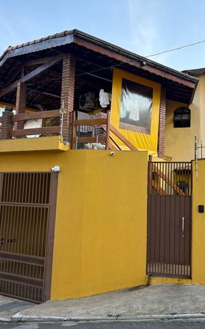 Casa à venda com 250m², 4 quartos e 2 vagas Casa à venda com 250m², 4 quartos e 2 vagasFachada