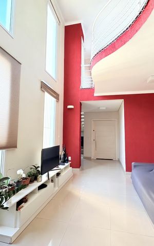 Casa à venda com 349m², 3 quartos e 4 vagas Casa à venda com 349m², 3 quartos e 4 vagasSala