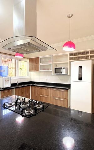 Casa à venda com 349m², 3 quartos e 4 vagas Casa à venda com 349m², 3 quartos e 4 vagasCozinha