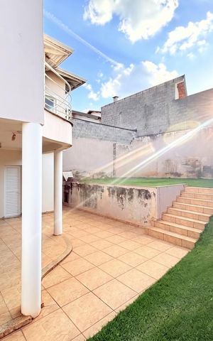 Casa à venda com 349m², 3 quartos e 4 vagas Casa à venda com 349m², 3 quartos e 4 vagasÁrea Externa