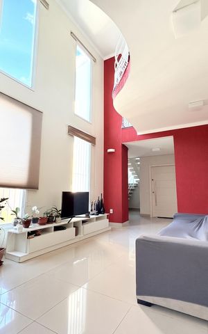 Casa à venda com 349m², 3 quartos e 4 vagas Casa à venda com 349m², 3 quartos e 4 vagasSala
