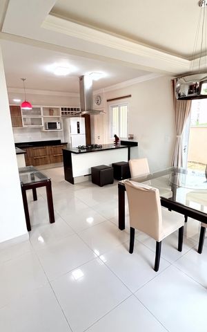 Casa à venda com 349m², 3 quartos e 4 vagas Casa à venda com 349m², 3 quartos e 4 vagasSala de Jantar