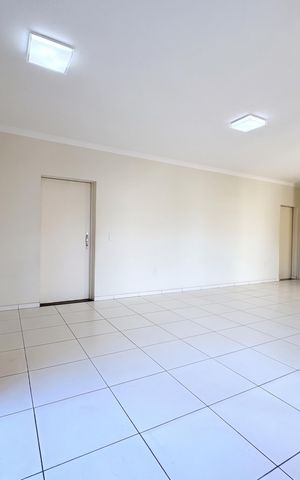 Casa à venda com 349m², 3 quartos e 4 vagas Casa à venda com 349m², 3 quartos e 4 vagasSala