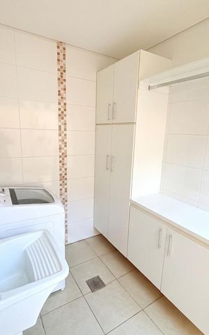 Casa à venda com 349m², 3 quartos e 4 vagas Casa à venda com 349m², 3 quartos e 4 vagasÁrea de serviço
