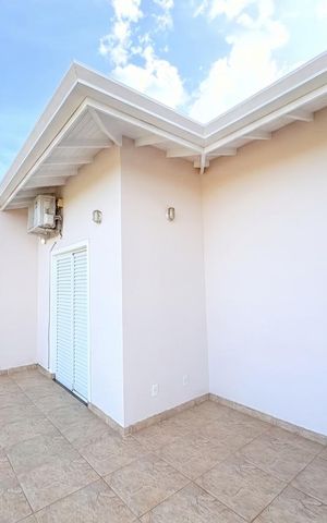 Casa à venda com 349m², 3 quartos e 4 vagas Casa à venda com 349m², 3 quartos e 4 vagasVaranda