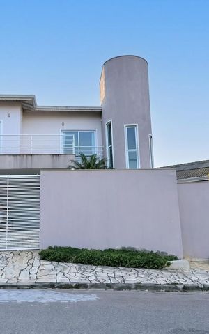 Casa à venda com 349m², 3 quartos e 4 vagas Casa à venda com 349m², 3 quartos e 4 vagasFachada