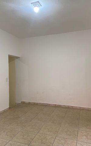 Casa para alugar com 40m², 1 quarto e sem vaga Casa para alugar com 40m², 1 quarto e sem vagaSala