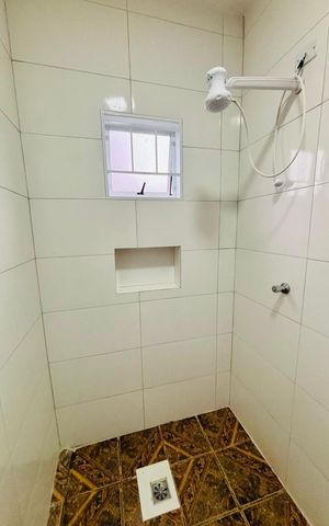 Casa para alugar com 61m², 2 quartos e 1 vaga Casa para alugar com 61m², 2 quartos e 1 vagaBanheiro