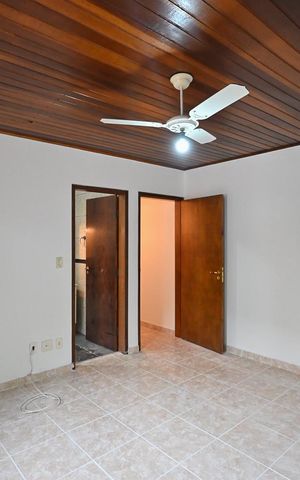 Casa à venda com 180m², 3 quartos e 4 vagasSuíte