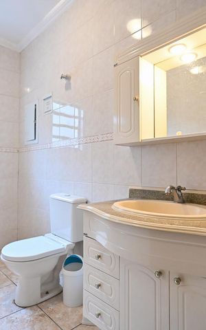 Casa à venda com 180m², 3 quartos e 4 vagasLavabo