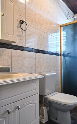Casa à venda com 180m², 3 quartos e 4 vagasBanheiro