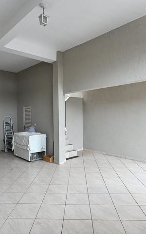 Casa à venda com 180m², 3 quartos e 4 vagasGaragem