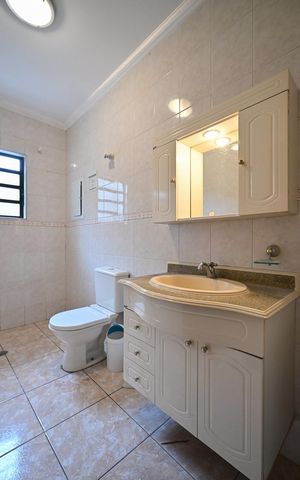 Casa à venda com 180m², 3 quartos e 4 vagasLavabo