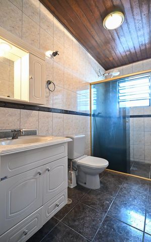 Casa à venda com 180m², 3 quartos e 4 vagasBanheiro