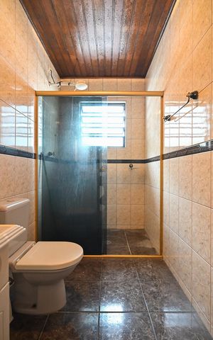 Casa à venda com 180m², 3 quartos e 4 vagasBanheiro