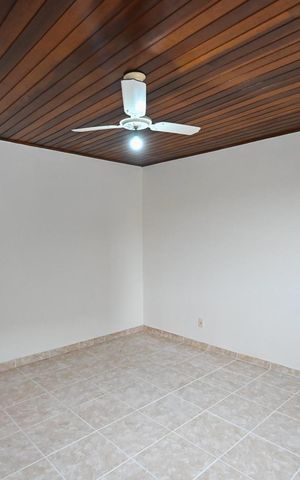 Casa à venda com 180m², 3 quartos e 4 vagasSuíte