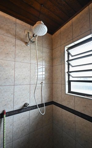 Casa à venda com 180m², 3 quartos e 4 vagasBanheiro
