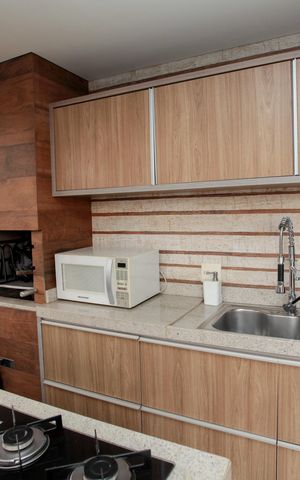Apartamento à venda com 204m², 3 quartos e 3 vagas Apartamento à venda com 204m², 3 quartos e 3 vagasÁrea gourmet