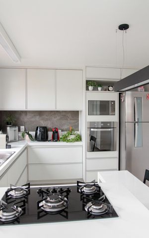 Apartamento à venda com 204m², 3 quartos e 3 vagas Apartamento à venda com 204m², 3 quartos e 3 vagasCozinha e Área de Serviço