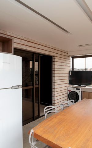 Apartamento à venda com 204m², 3 quartos e 3 vagas Apartamento à venda com 204m², 3 quartos e 3 vagasCozinha e Área de Serviço