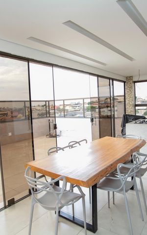 Apartamento à venda com 204m², 3 quartos e 3 vagas Apartamento à venda com 204m², 3 quartos e 3 vagasCozinha e Área de Serviço