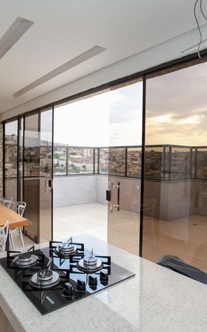 Apartamento à venda com 204m², 3 quartos e 3 vagas Apartamento à venda com 204m², 3 quartos e 3 vagasÁrea gourmet