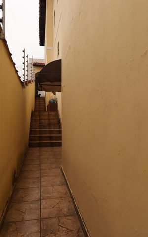 Casa à venda com 179m², 3 quartos e 2 vagasCorredor externo