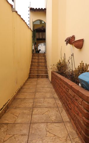 Casa à venda com 179m², 3 quartos e 2 vagasCorredor externo