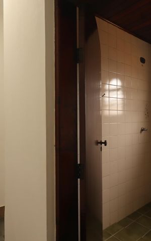 Casa à venda com 179m², 3 quartos e 2 vagasCorredor térreo