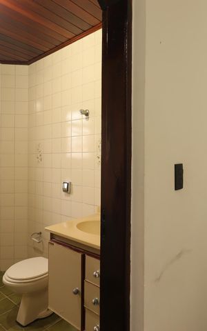 Casa à venda com 179m², 3 quartos e 2 vagasCorredor térreo