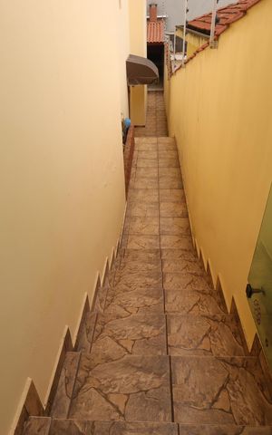 Casa à venda com 179m², 3 quartos e 2 vagasCorredor externo