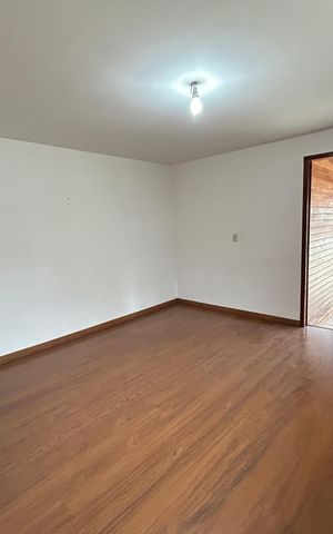 Casa à venda com 200m², 3 quartos e 2 vagasSala