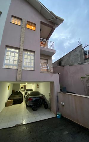 Casa para alugar com 220m², 3 quartos e 5 vagas Casa para alugar com 220m², 3 quartos e 5 vagasÁrea externa