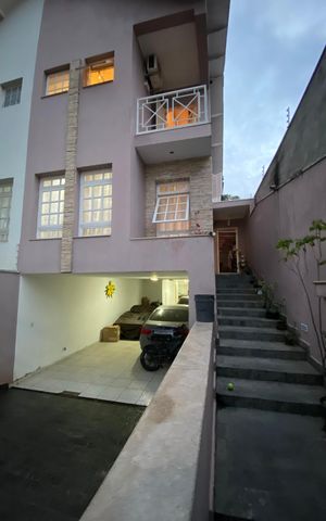 Casa para alugar com 220m², 3 quartos e 5 vagas Casa para alugar com 220m², 3 quartos e 5 vagasÁrea externa